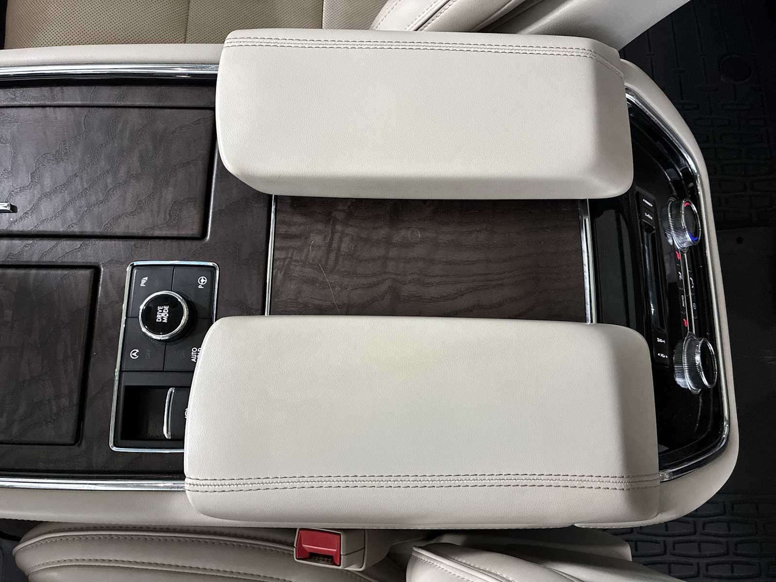 Thumbnail: 2019 Lincoln Navigator L - 23