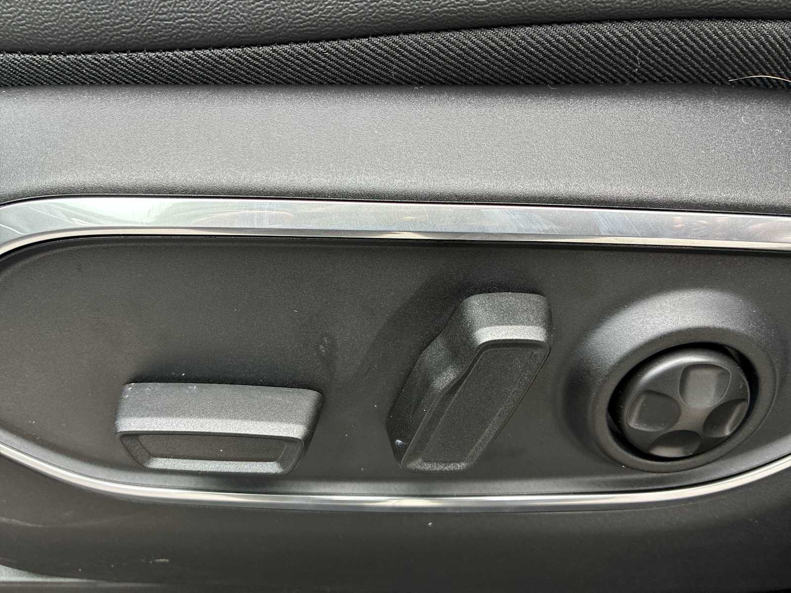 Thumbnail: 2026 Jeep Grand Wagoneer L - 14