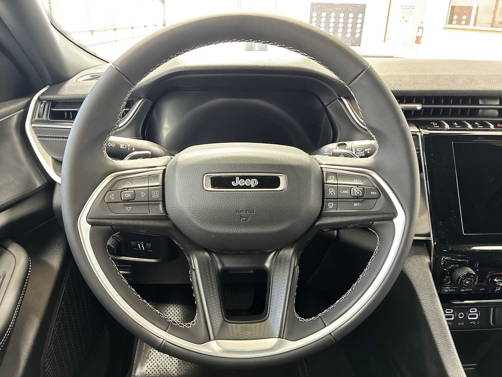 Thumbnail: 2025 Jeep Grand Cherokee - 11