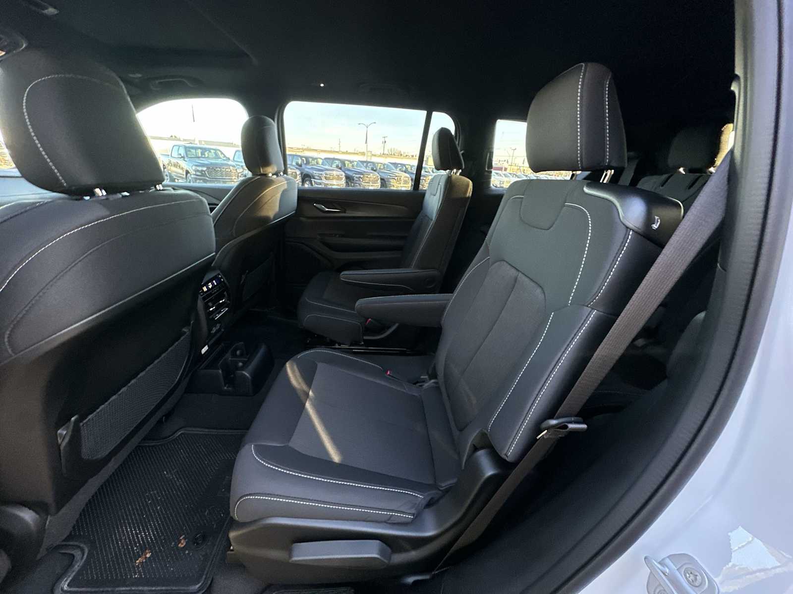 Thumbnail: 2025 Jeep Grand Cherokee - 23