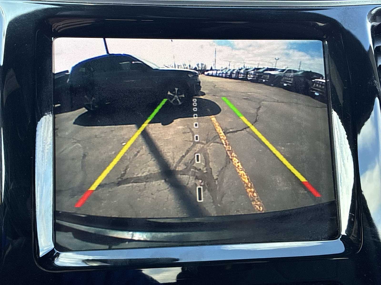 Thumbnail: 2019 Jeep Cherokee - 23