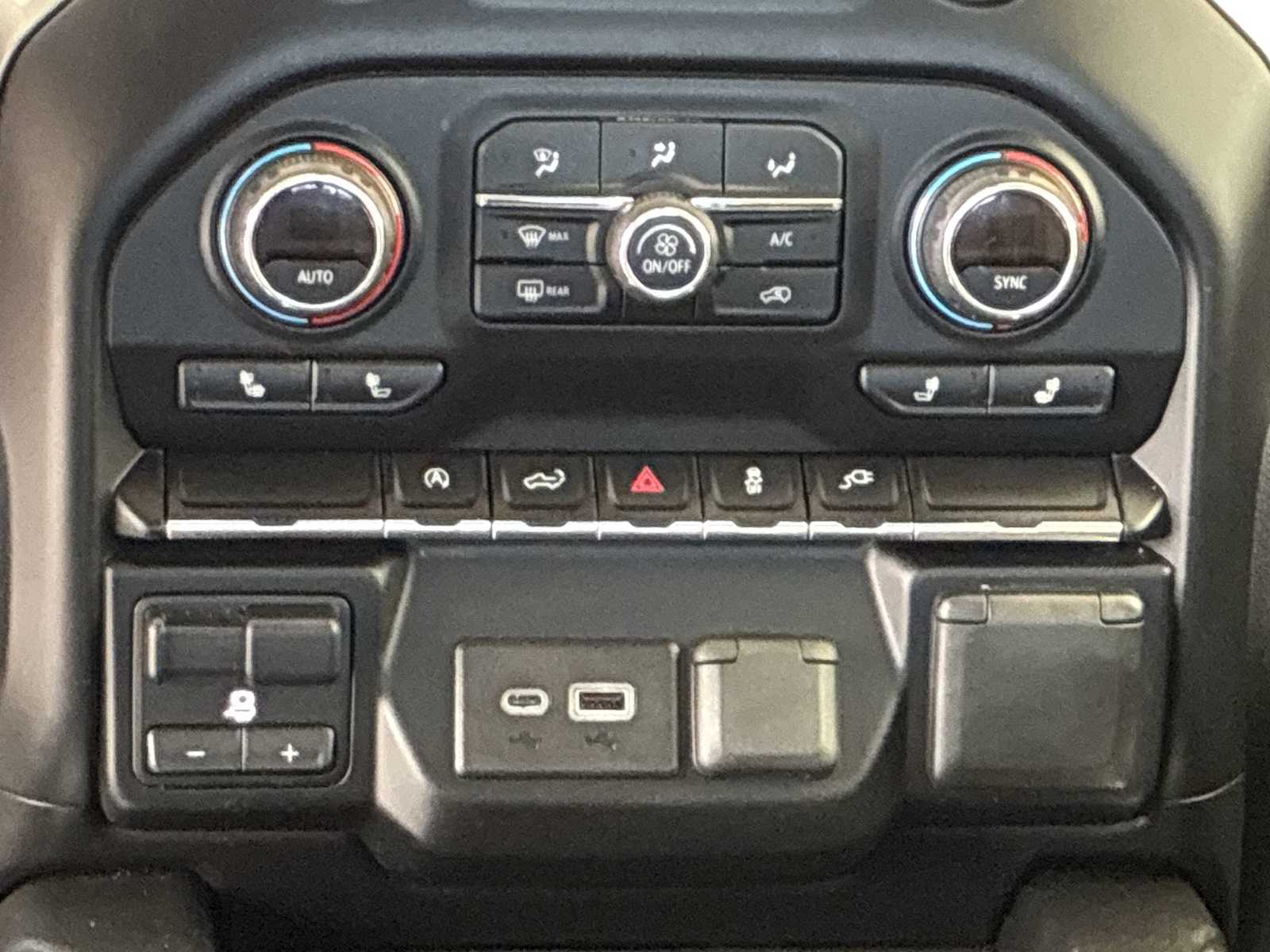 Thumbnail: 2019 Chevrolet Silverado 1500 - 16