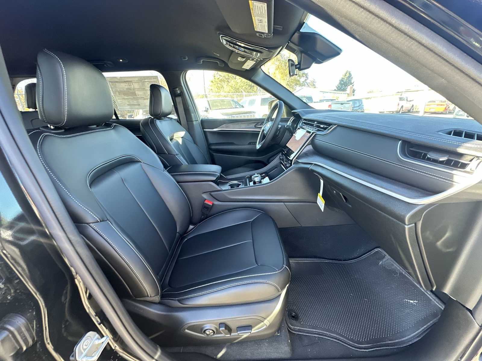 Thumbnail: 2025 Jeep Grand Cherokee - 24