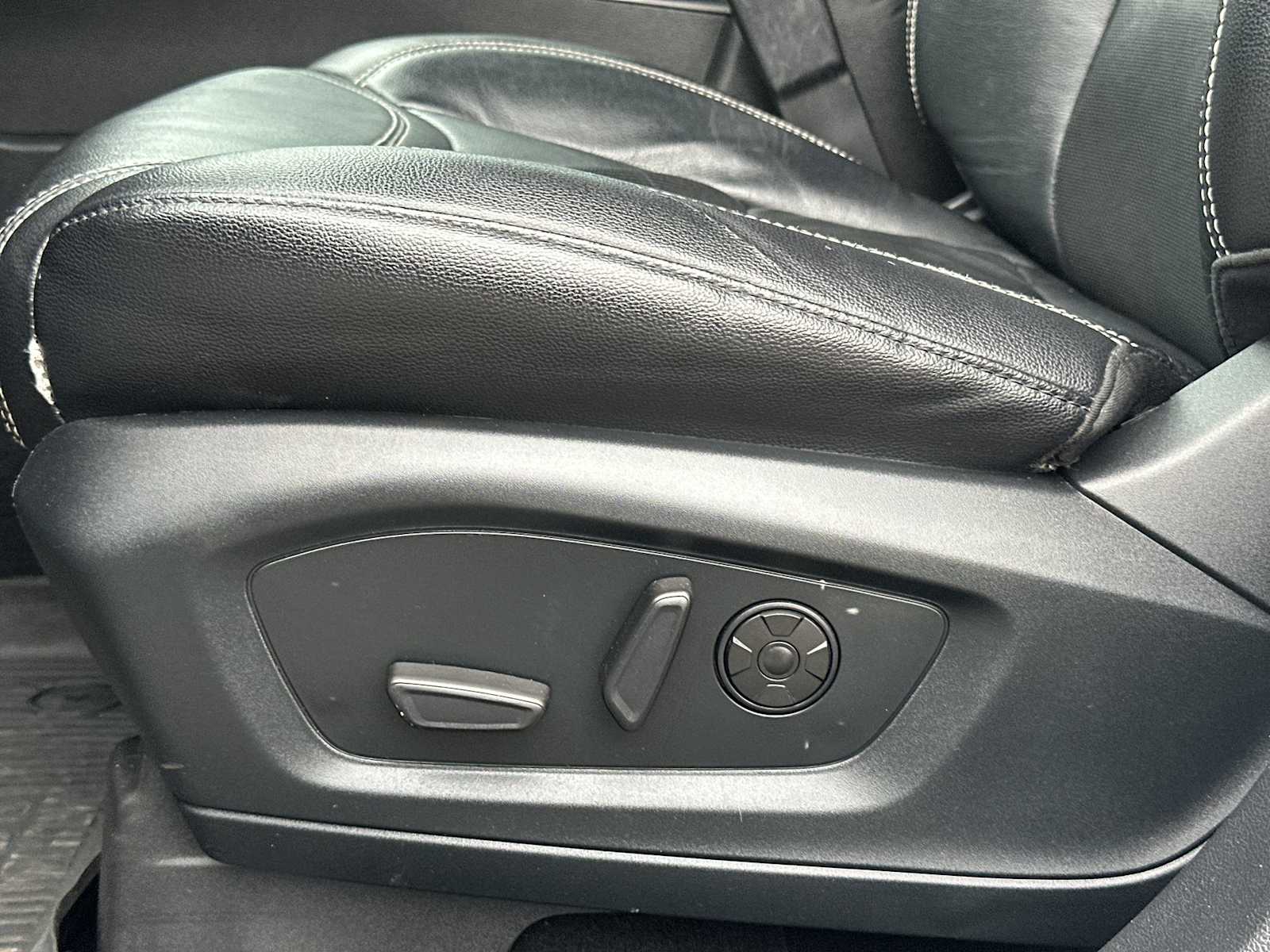 Thumbnail: 2021 Ford Explorer - 14