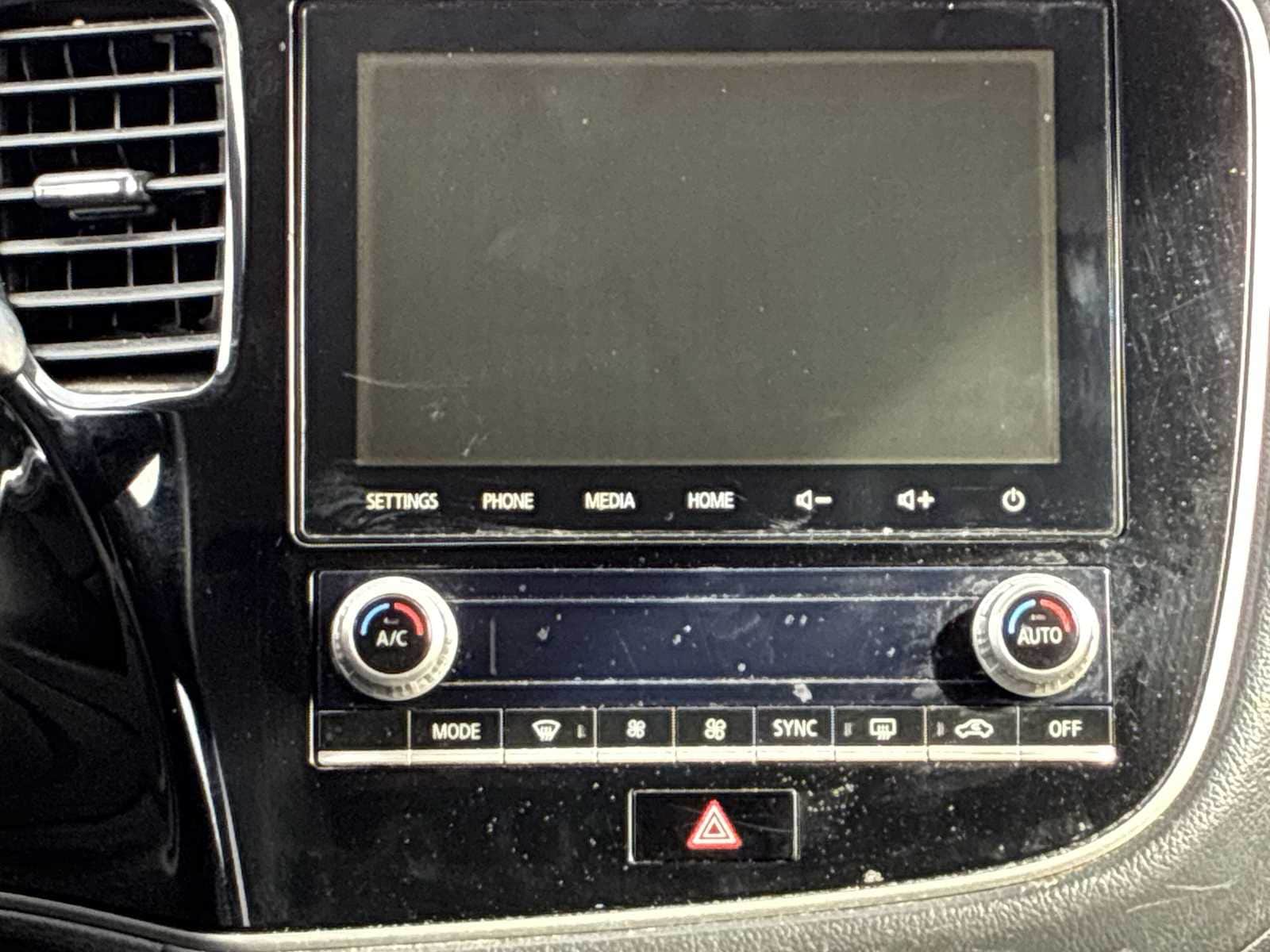 Thumbnail: 2020 Mitsubishi Outlander - 12