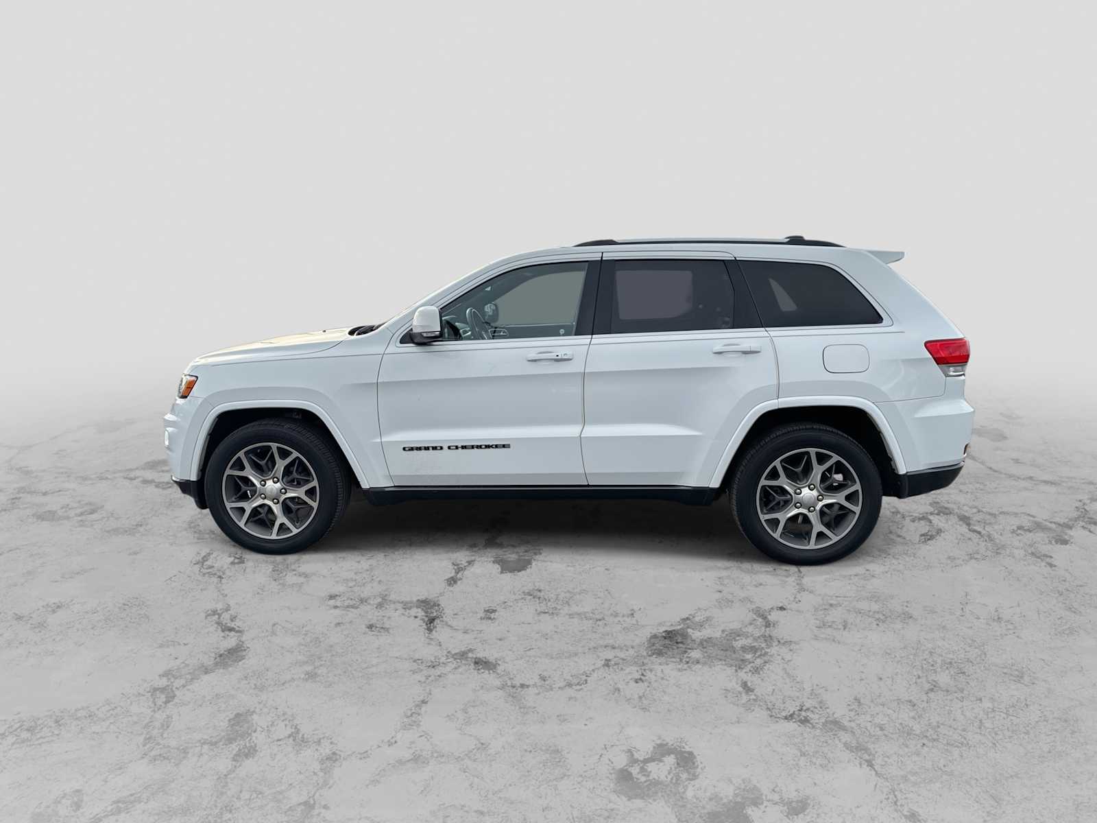 Thumbnail: 2018 Jeep Grand Cherokee - 5
