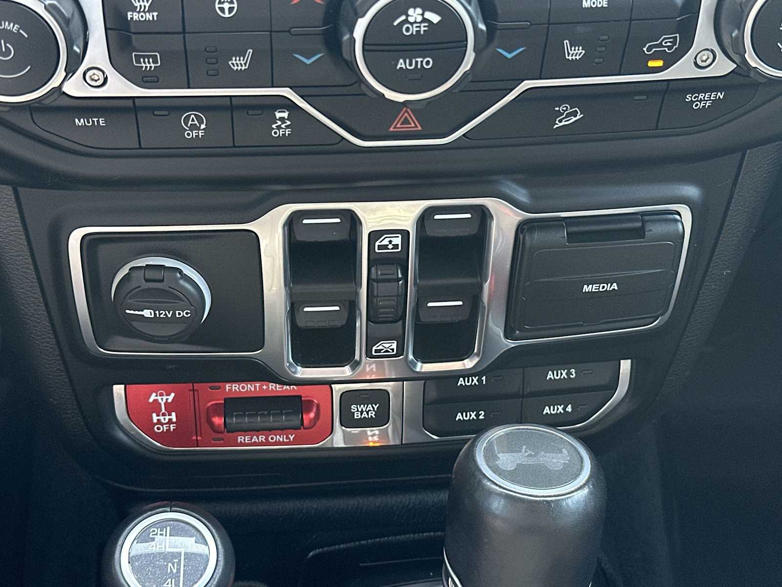 Thumbnail: 2020 Jeep Wrangler - 25