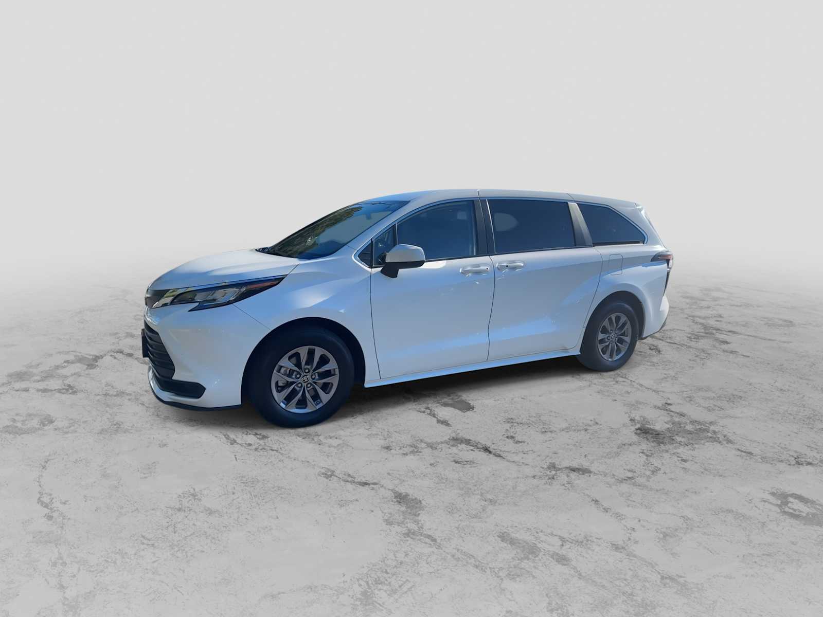 2023 Toyota Sienna LE photo 4