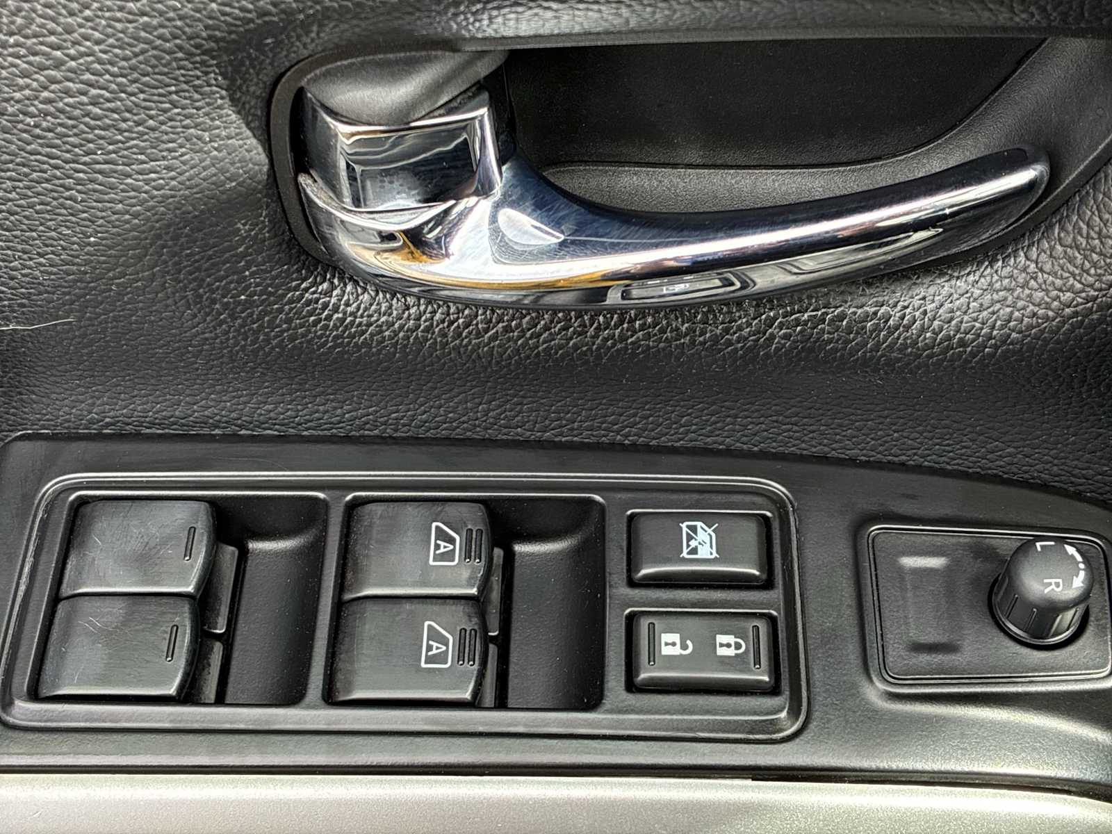 Thumbnail: 2017 Nissan Titan - 15