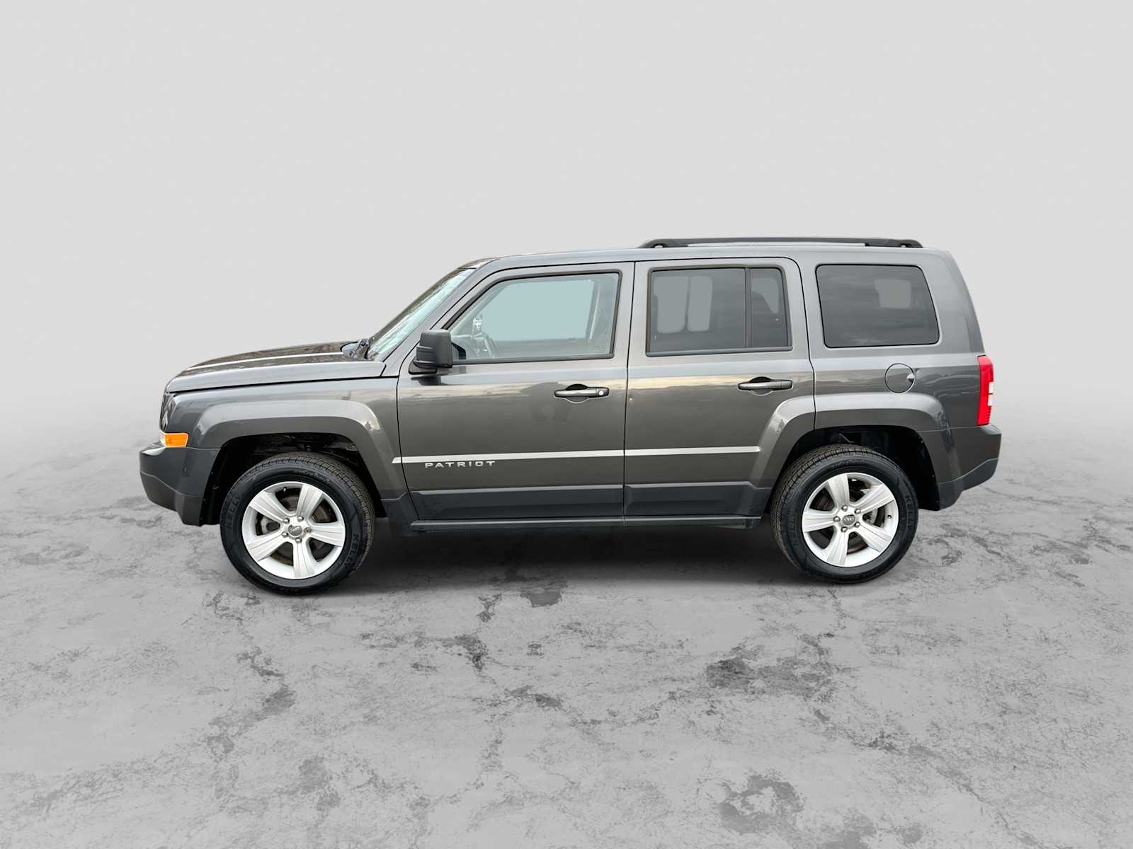 Thumbnail: 2016 Jeep Patriot - 5
