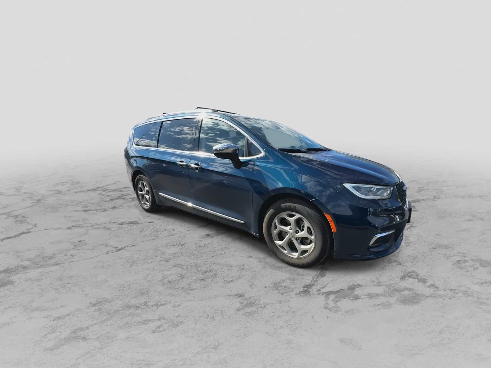 2023 Chrysler Pacifica Limited photo 2