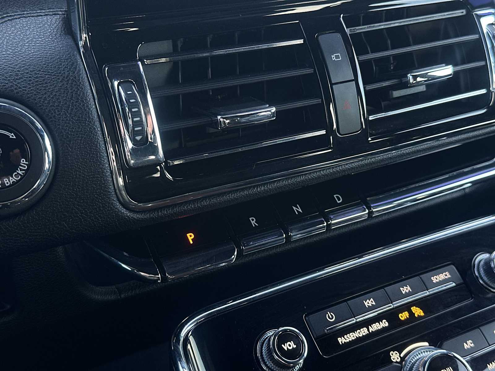 Thumbnail: 2021 Lincoln Navigator - 21