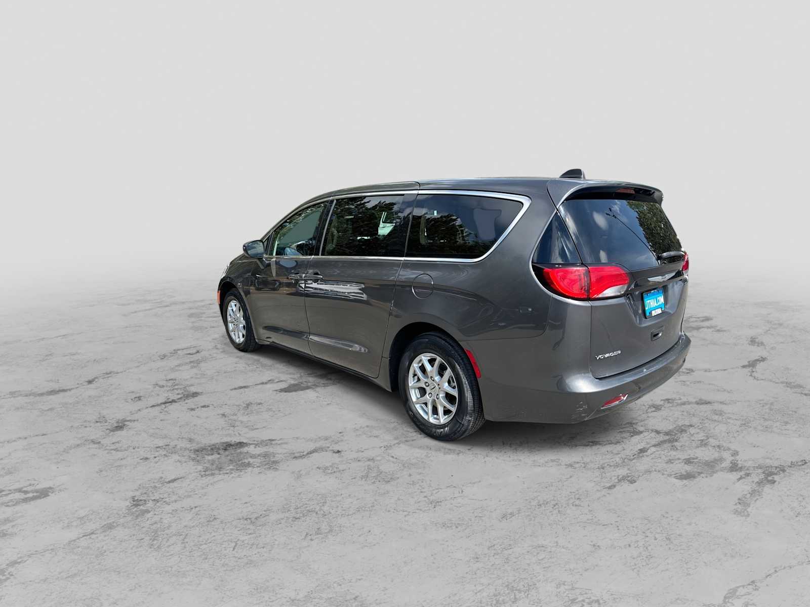 Thumbnail: 2023 Chrysler Voyager - 5
