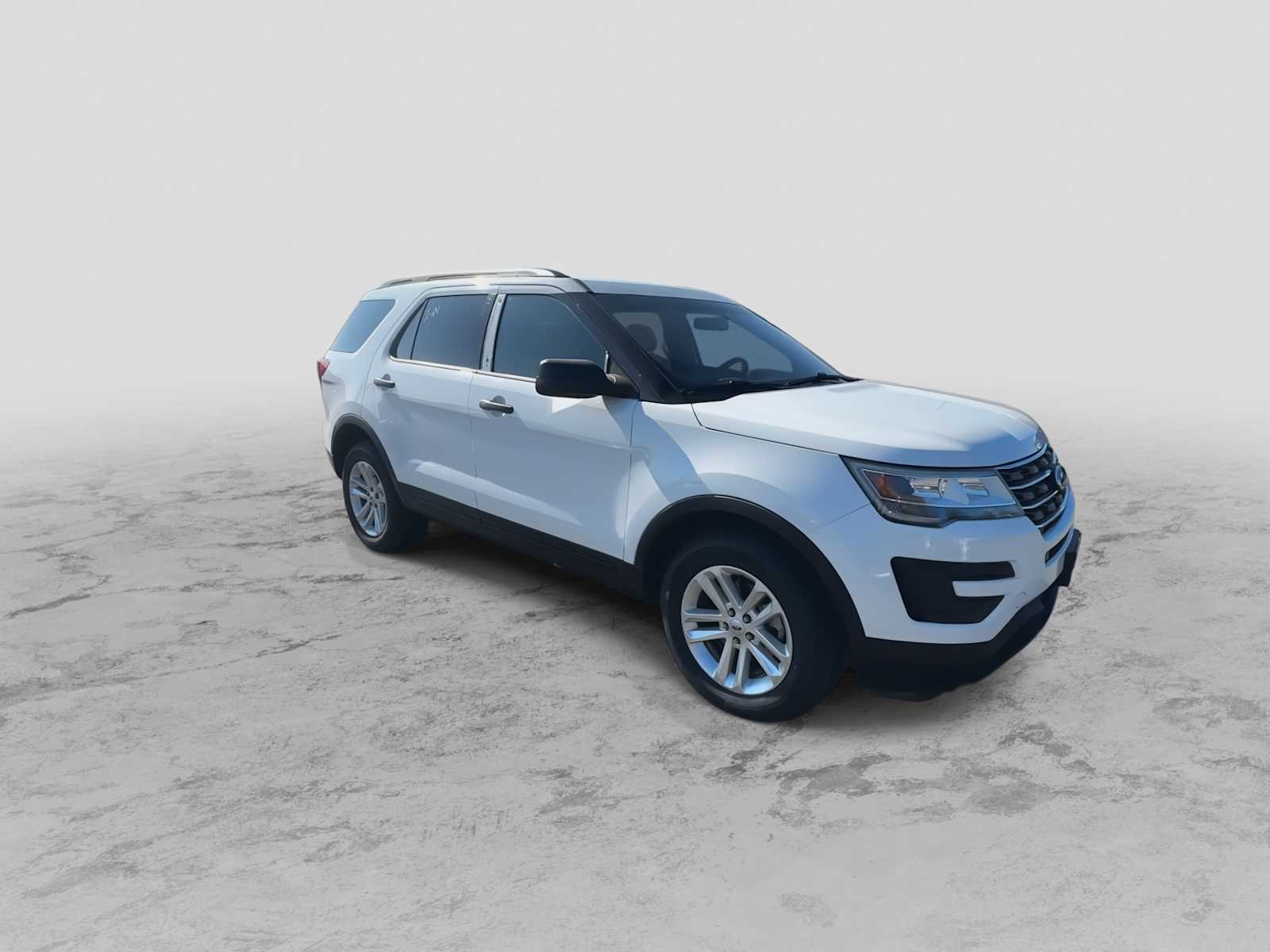 2017 Ford Explorer Base photo 2