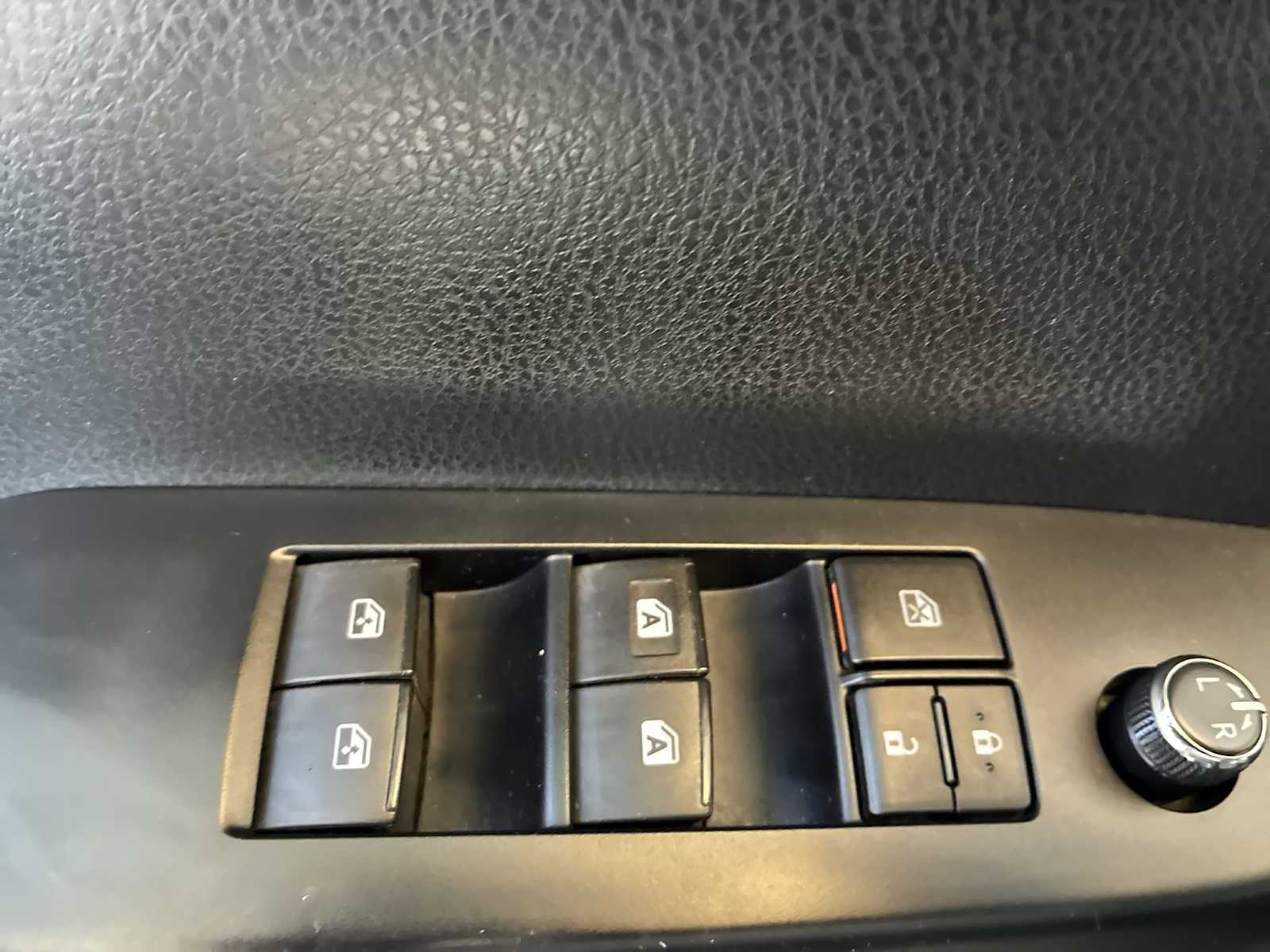 Thumbnail: 2019 Toyota Highlander - 15