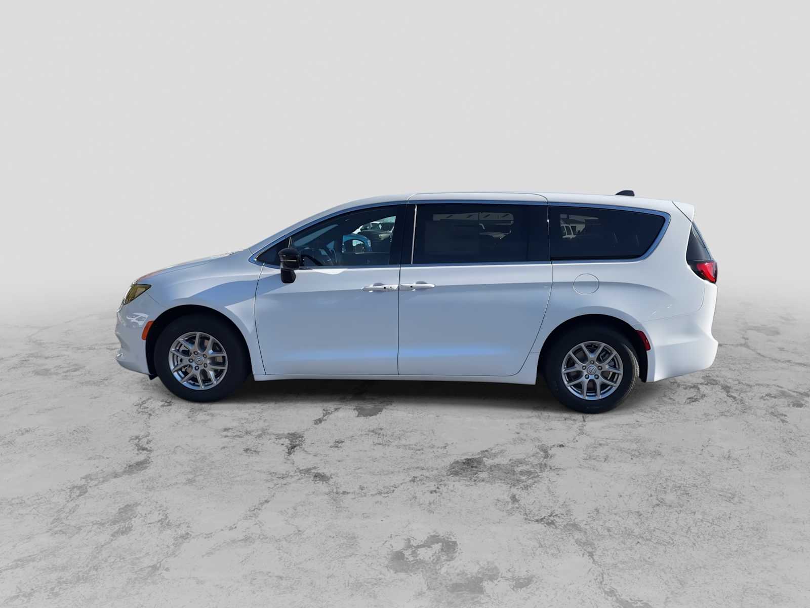 Thumbnail: 2026 Chrysler Voyager - 5