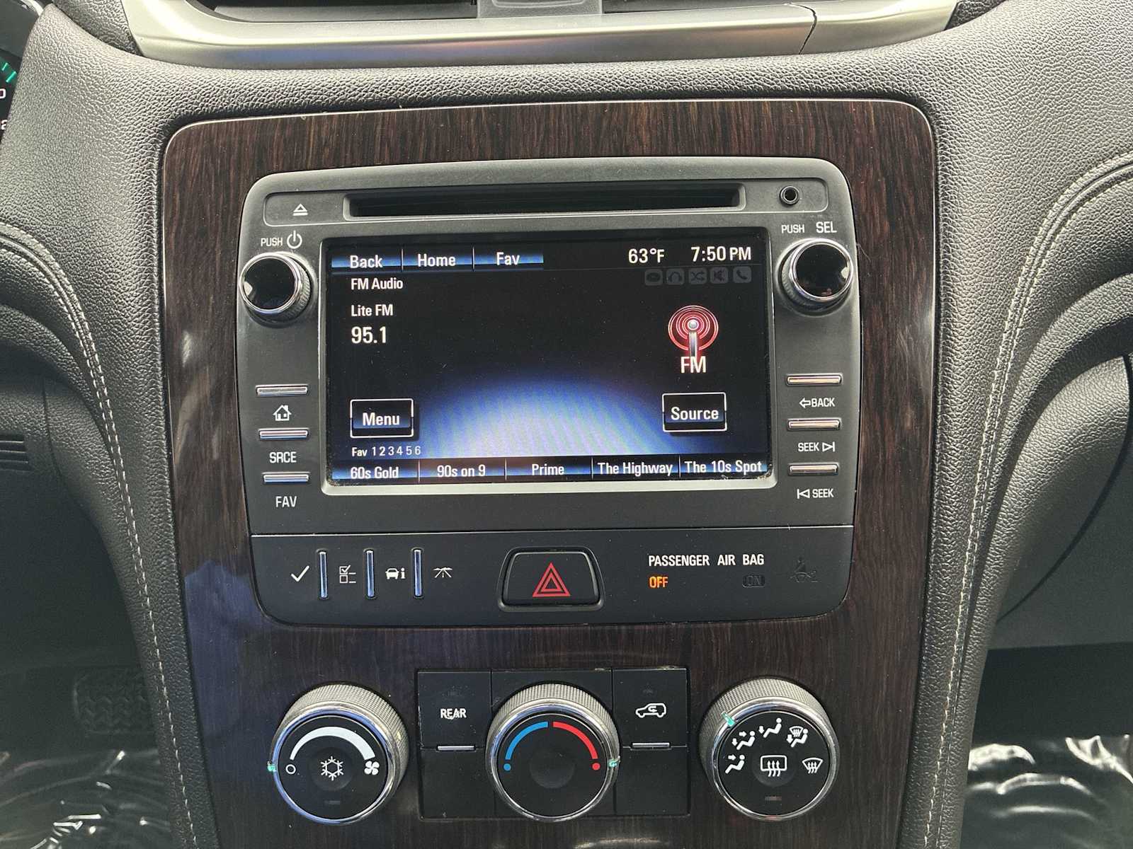 Thumbnail: 2017 Chevrolet Traverse - 12