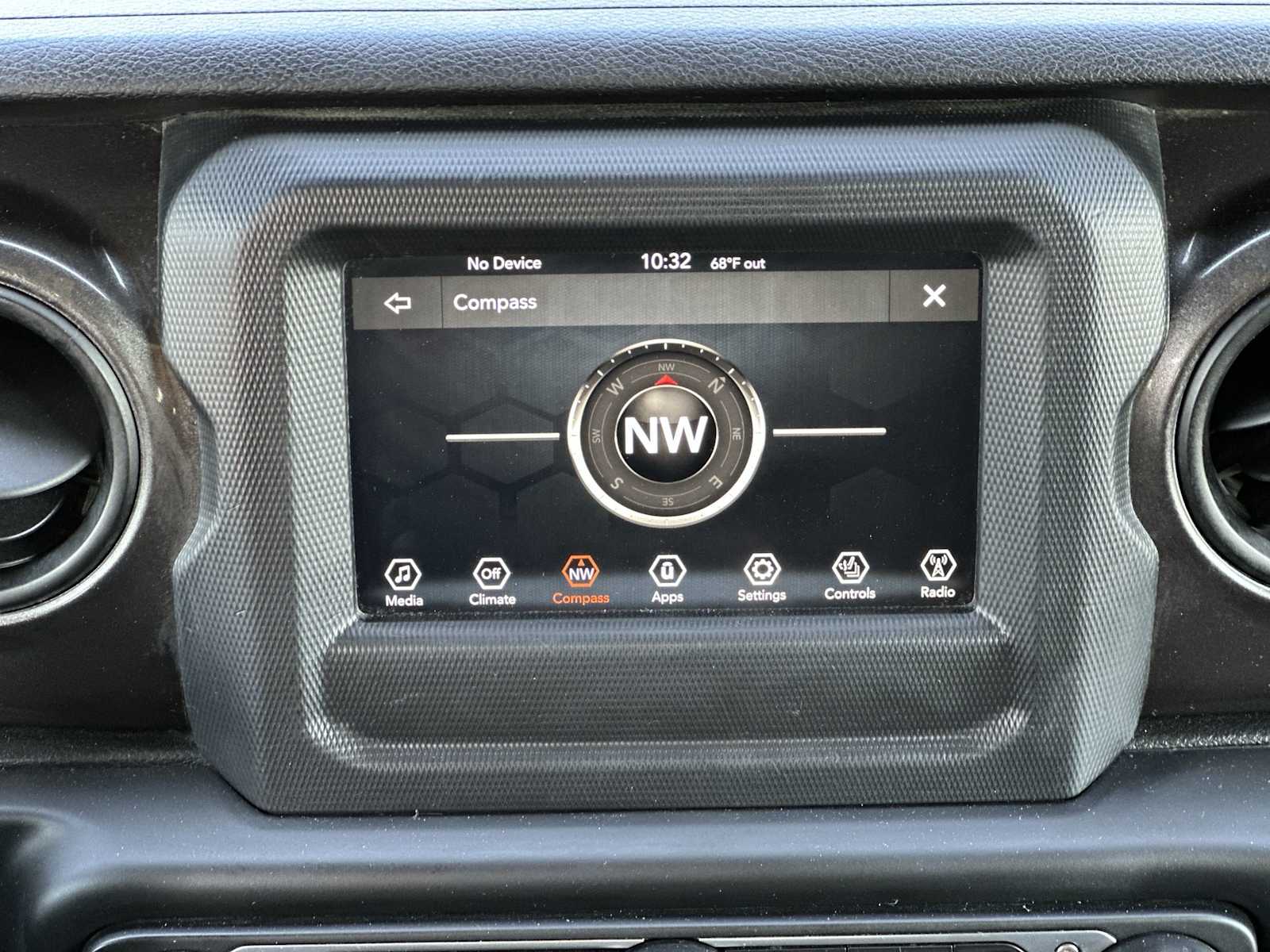 Thumbnail: 2019 Jeep Wrangler - 18