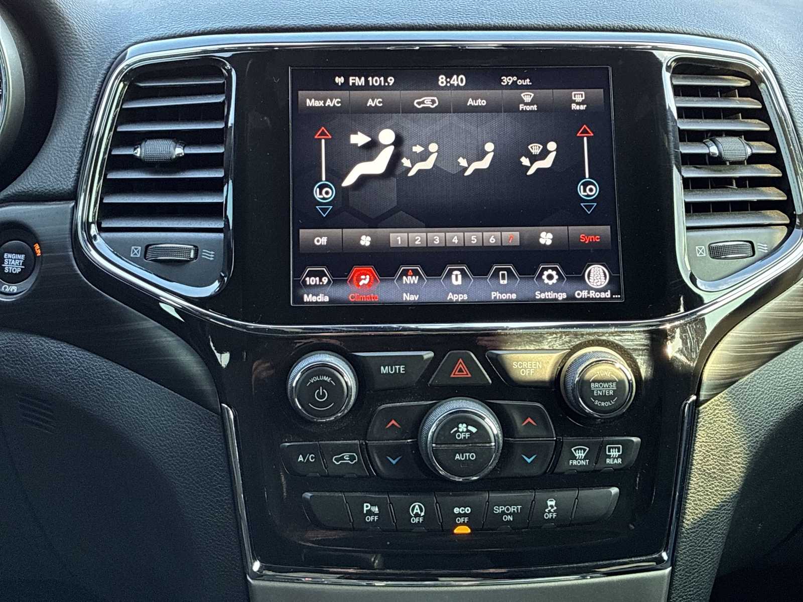 Thumbnail: 2022 Jeep Grand Cherokee - 17