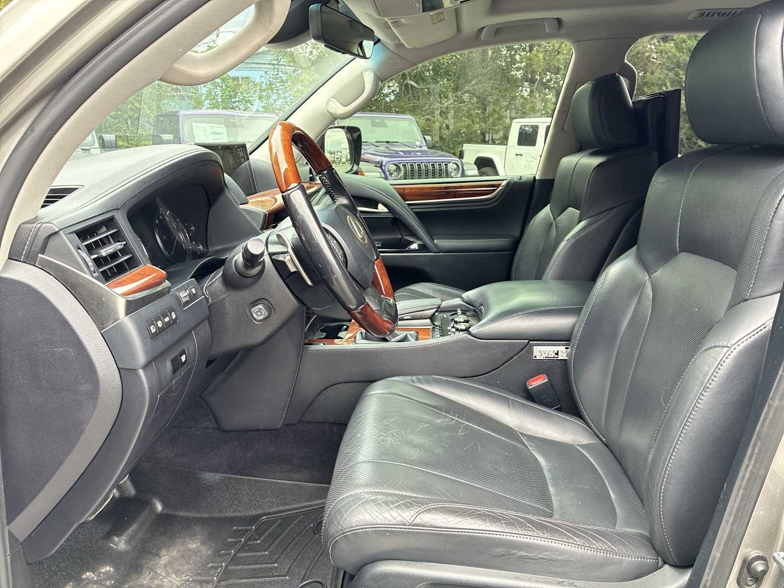 2017 Lexus LX 570 - Photo 13