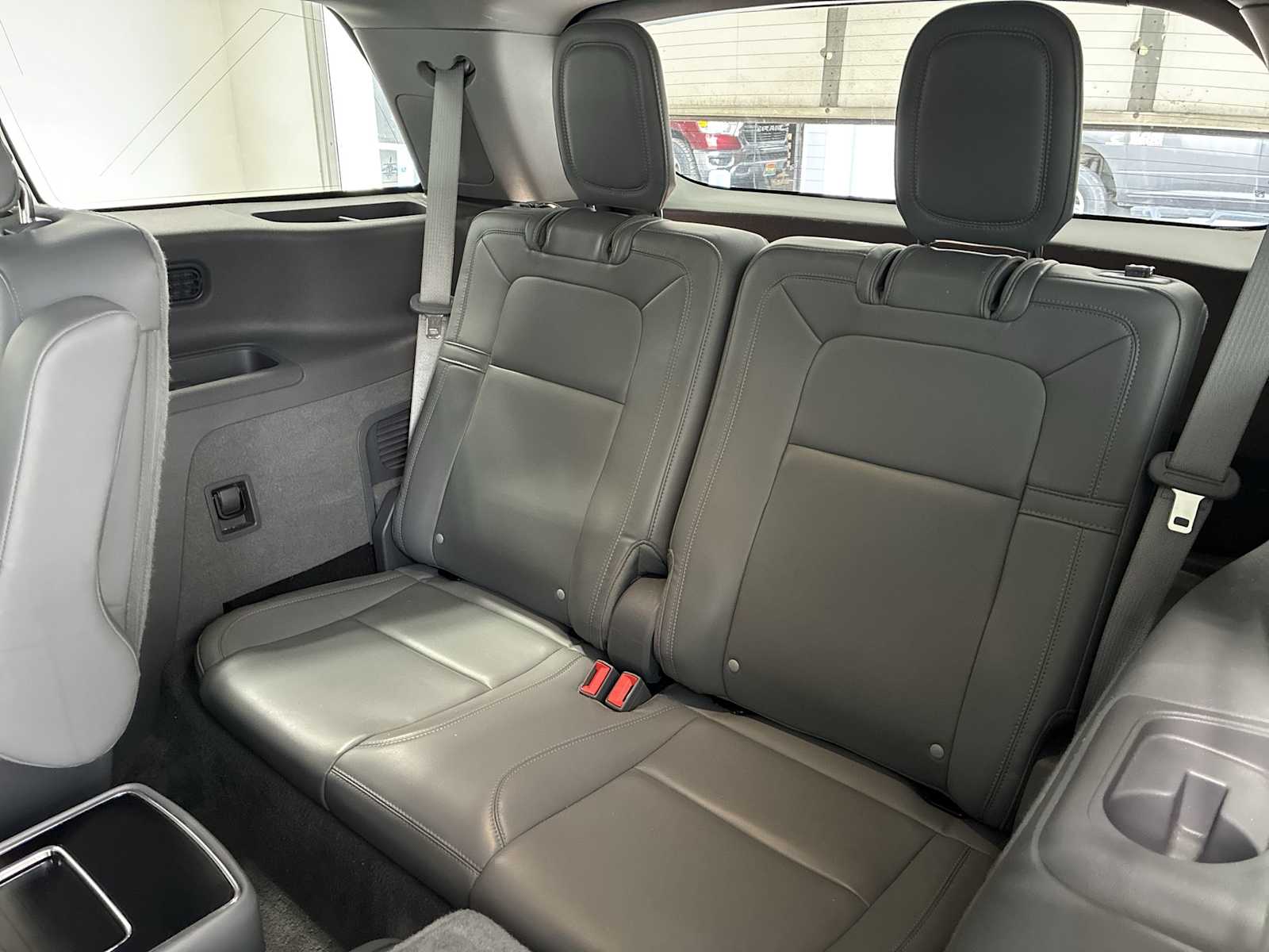 Thumbnail: 2020 Lincoln Aviator - 26