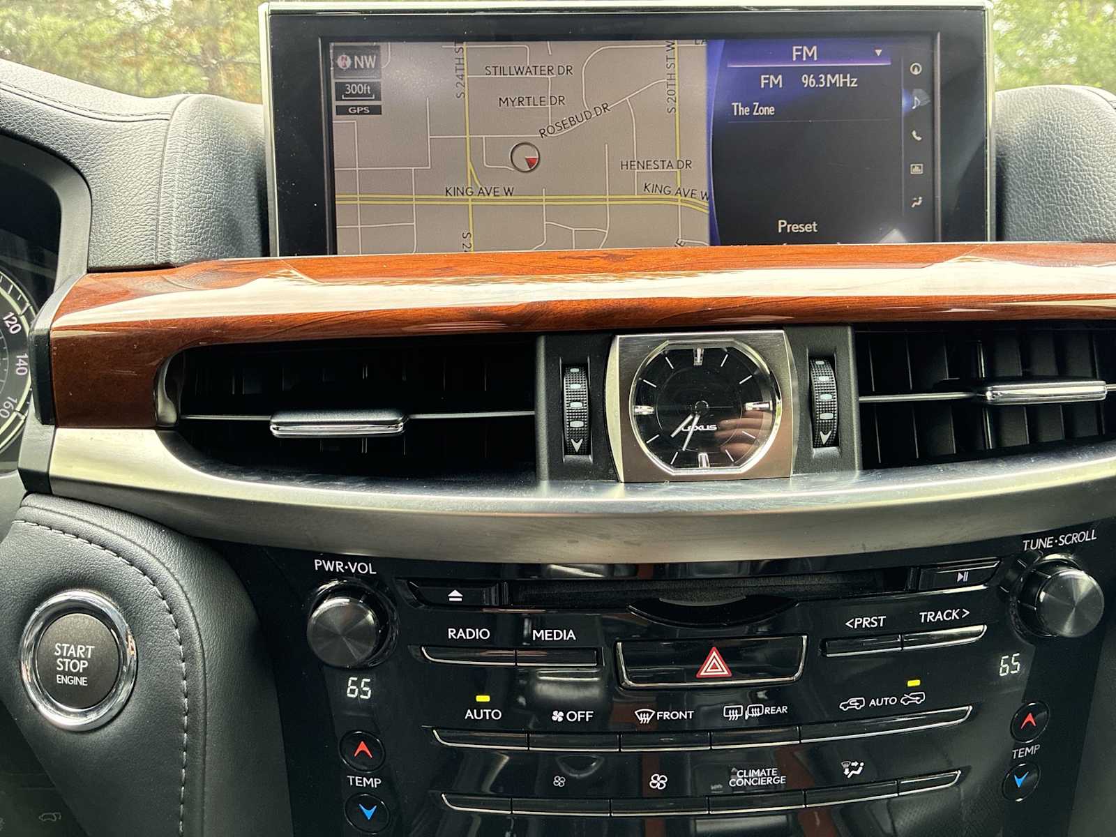 2017 Lexus LX 570 - Photo 20