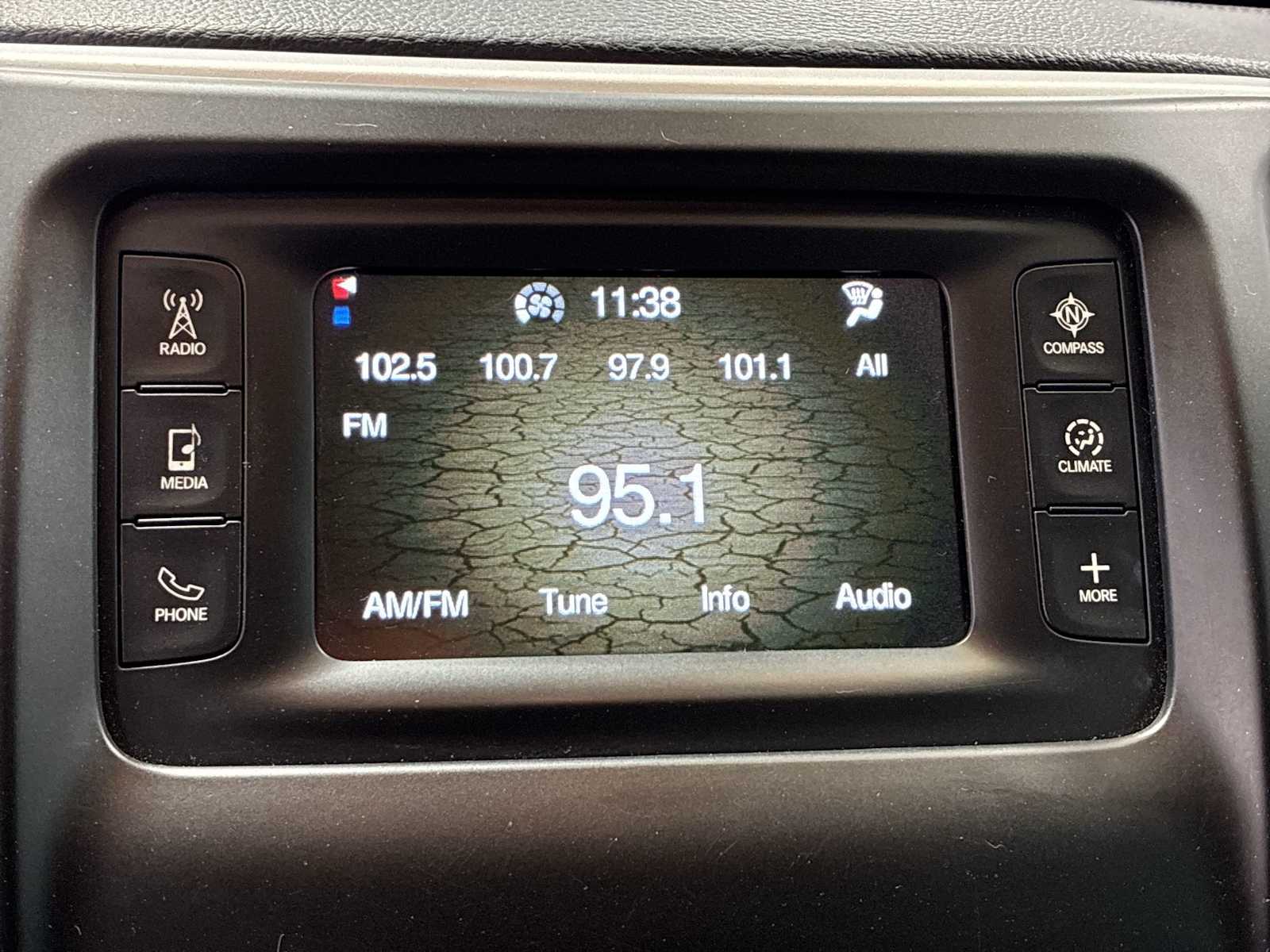 Thumbnail: 2015 Jeep Cherokee - 12