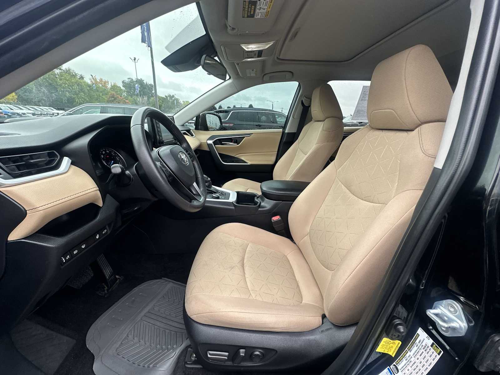 Thumbnail: 2022 Toyota RAV4 - 13