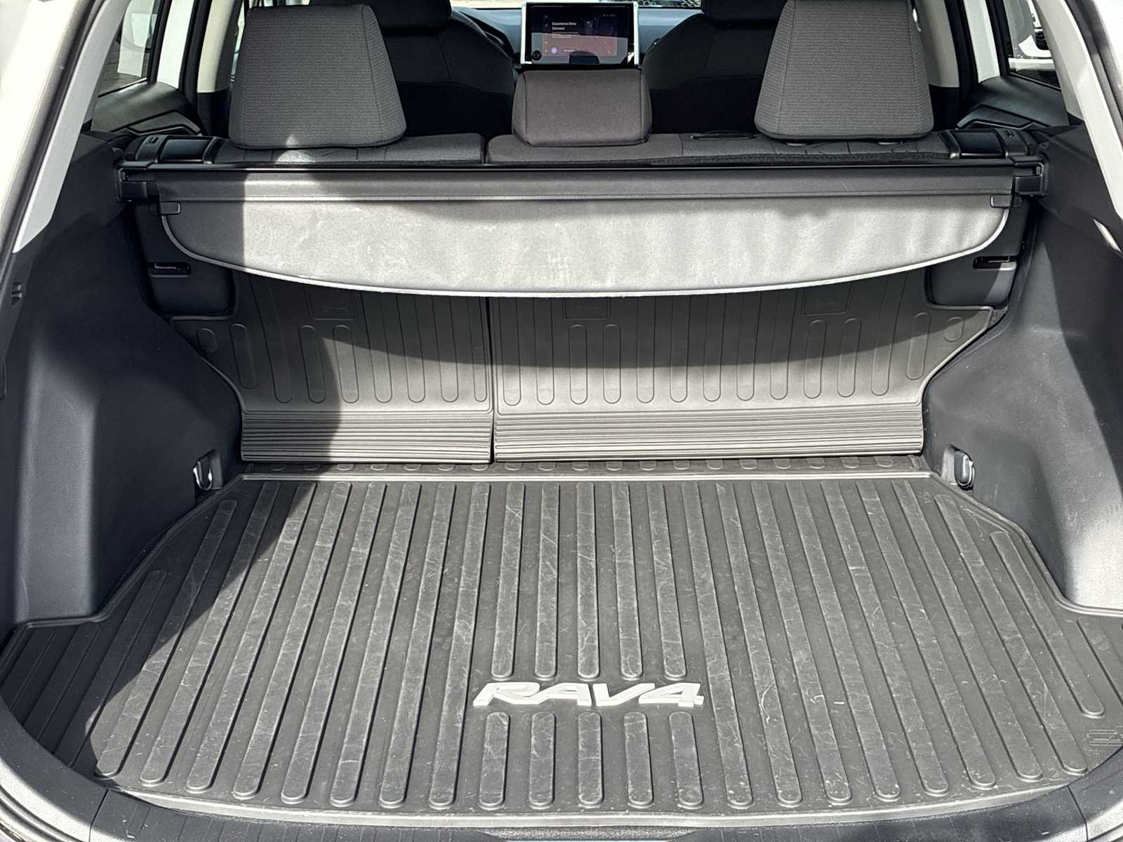 Thumbnail: 2025 Toyota RAV4 - 21