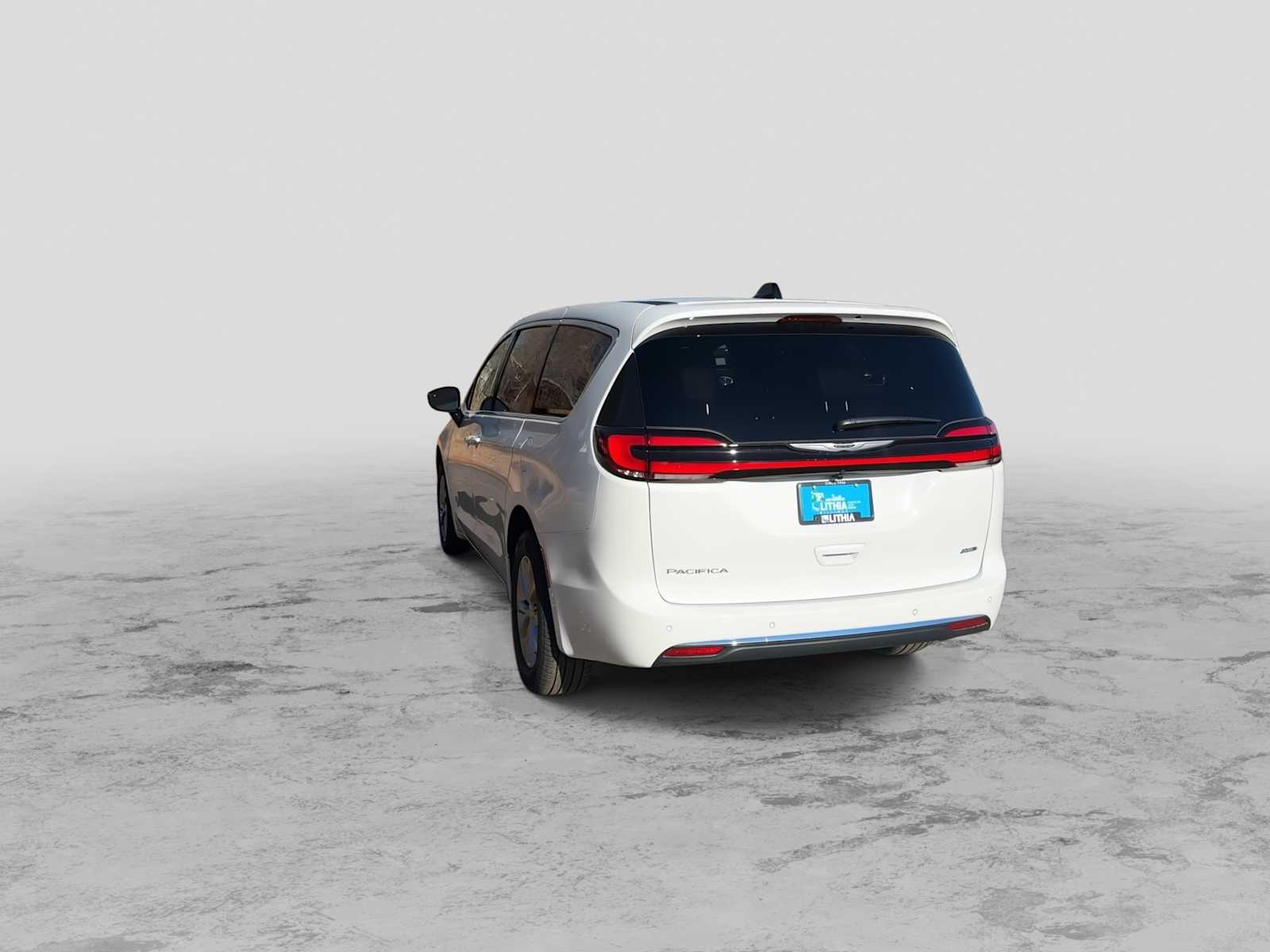 Thumbnail: 2026 Chrysler Pacifica - 6