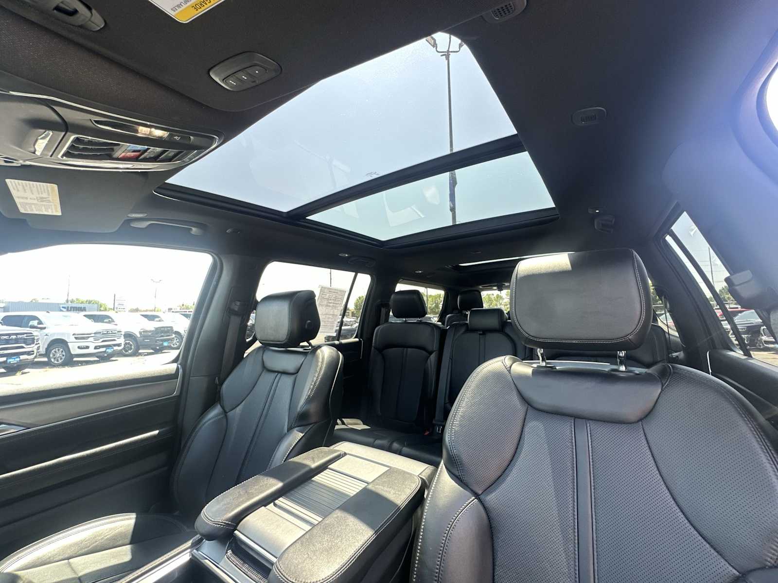 Thumbnail: 2024 Jeep Wagoneer - 16