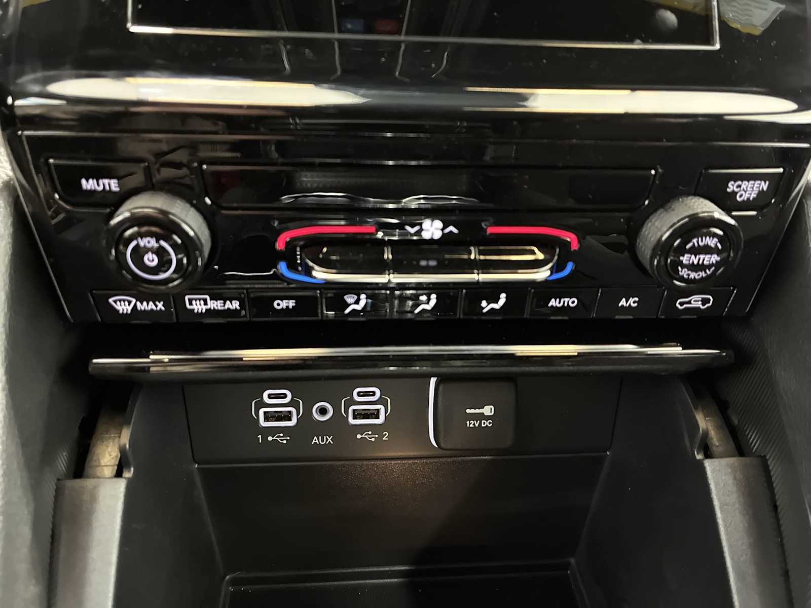 Thumbnail: 2025 Jeep Grand Cherokee - 17