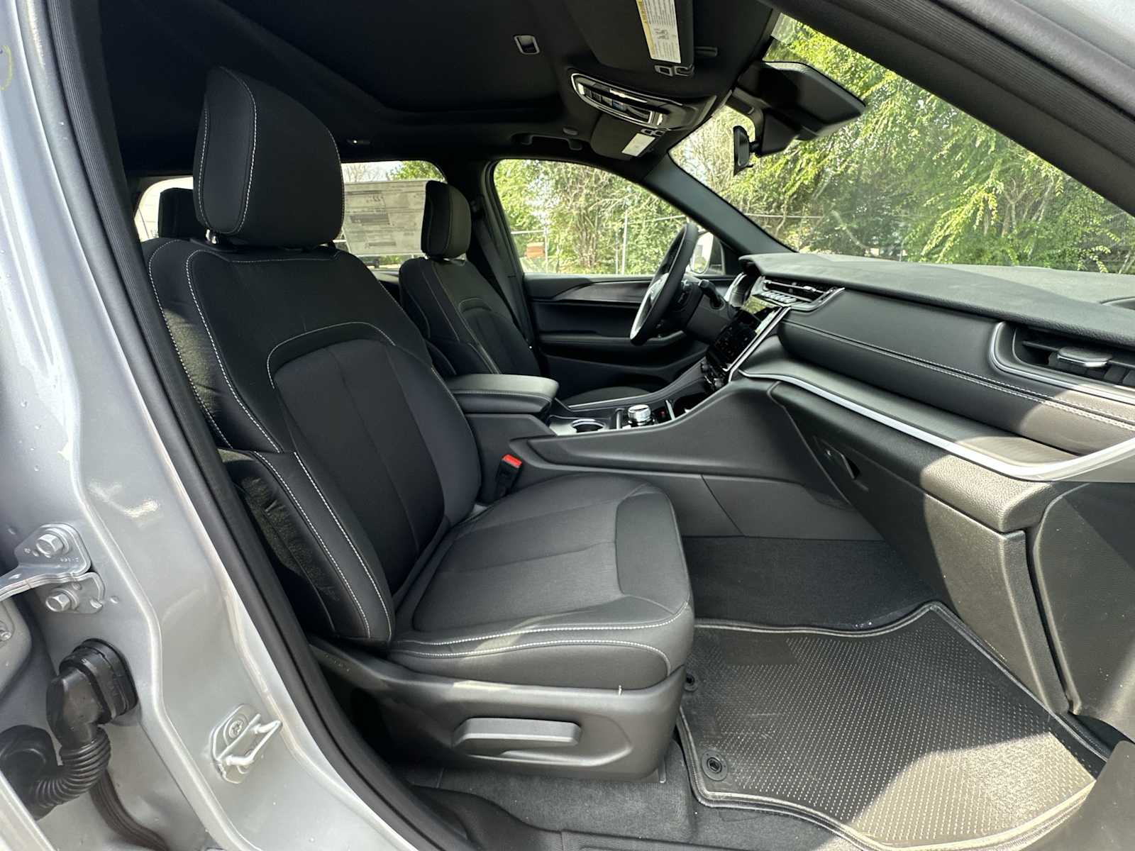 Thumbnail: 2025 Jeep Grand Cherokee - 24