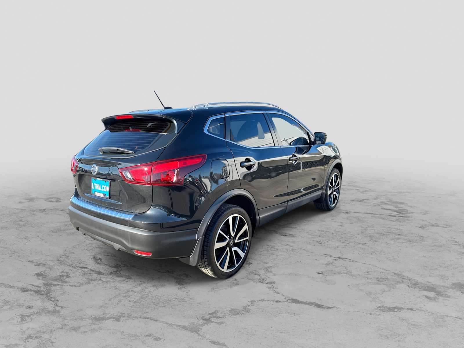 Thumbnail: 2017 Nissan Rogue Sport - 8