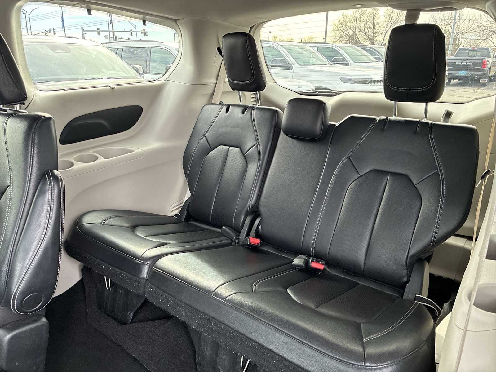 Thumbnail: 2022 Chrysler Pacifica - 24