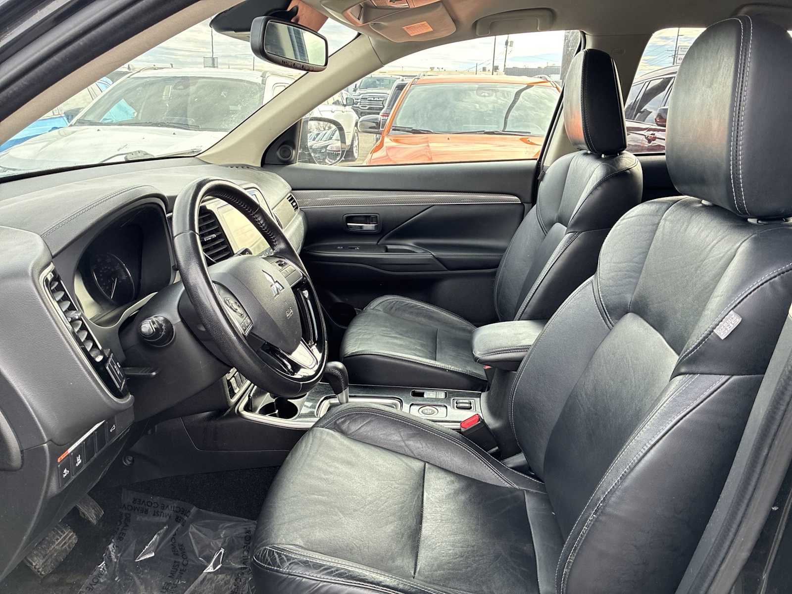 Thumbnail: 2020 Mitsubishi Outlander - 13