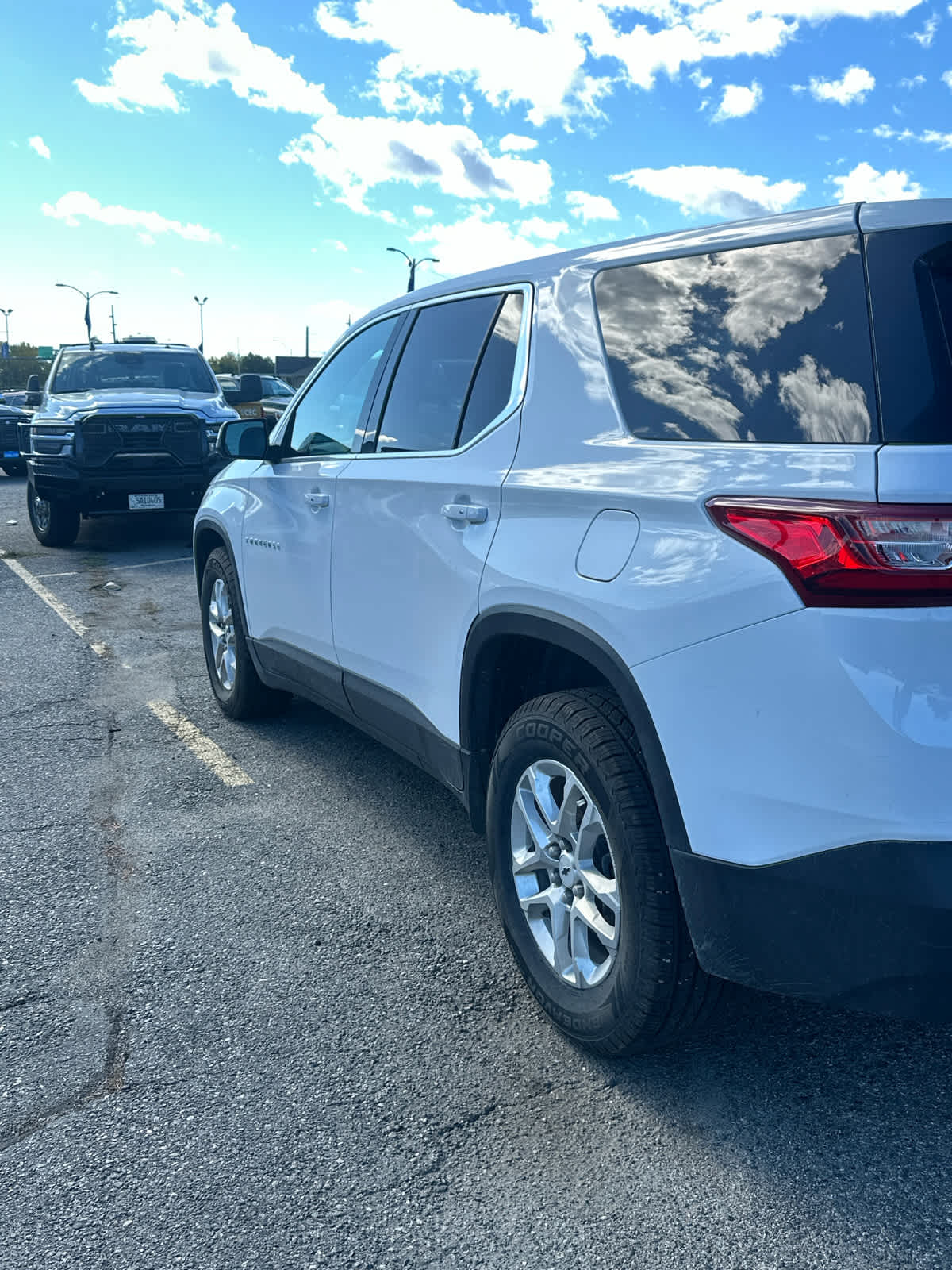 2021 Chevrolet Traverse 1LS photo 3