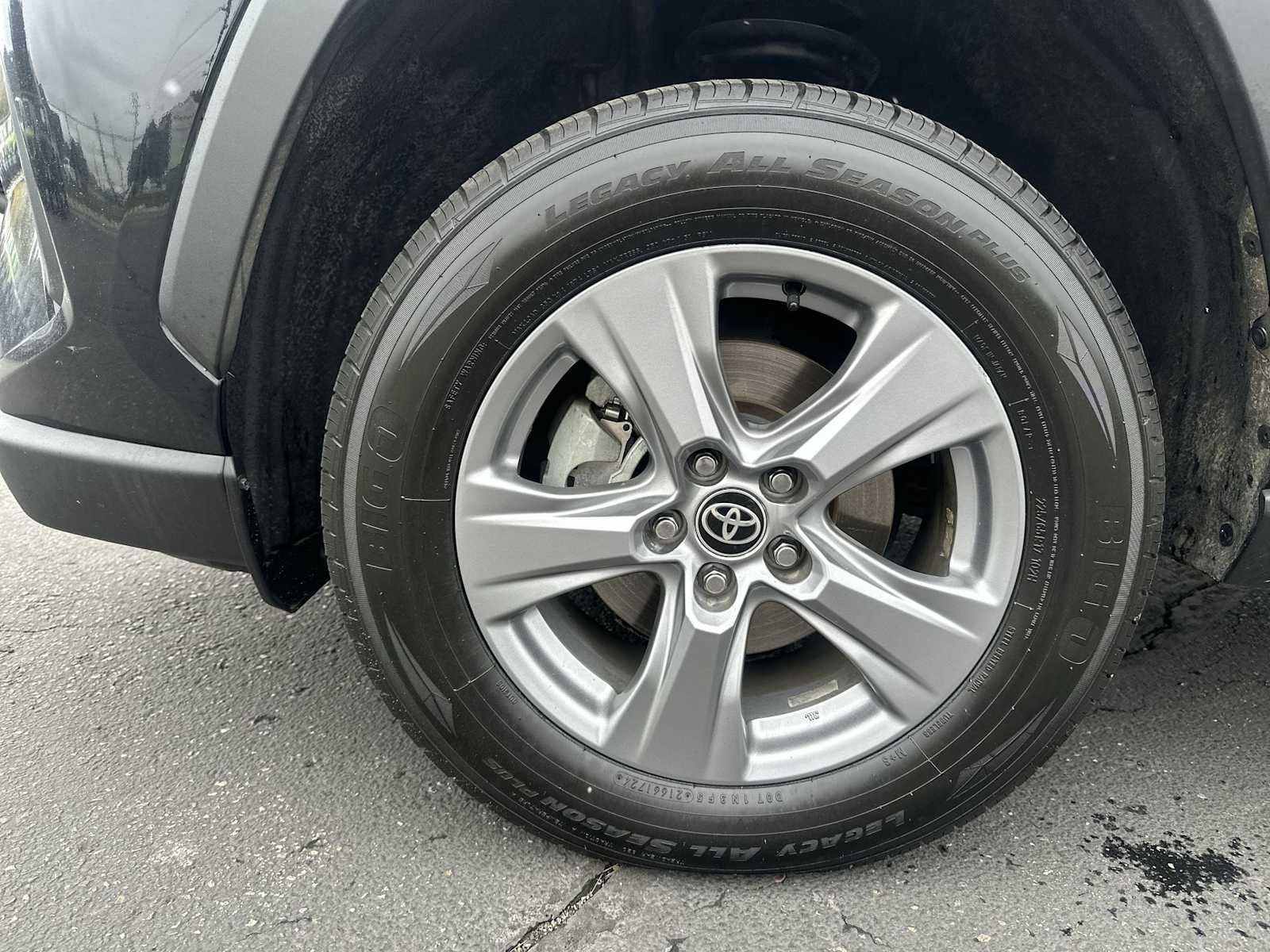 Thumbnail: 2022 Toyota RAV4 - 18