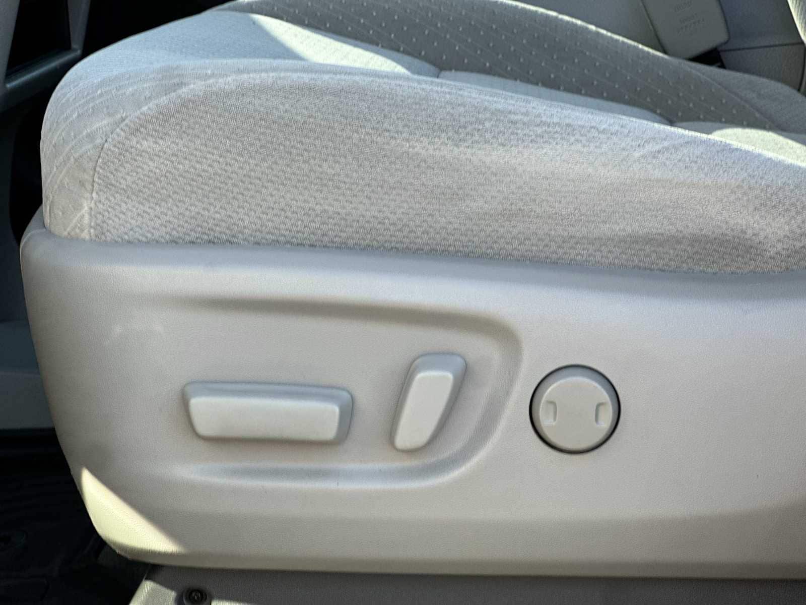 Thumbnail: 2020 Toyota Sienna - 14
