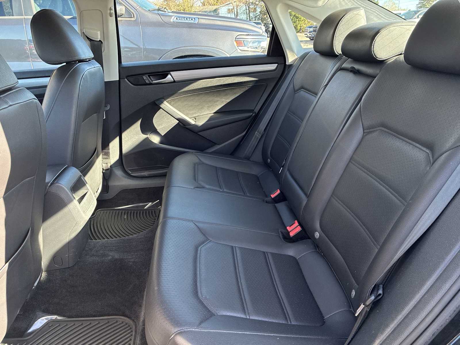 Thumbnail: 2015 Volkswagen Passat - 23