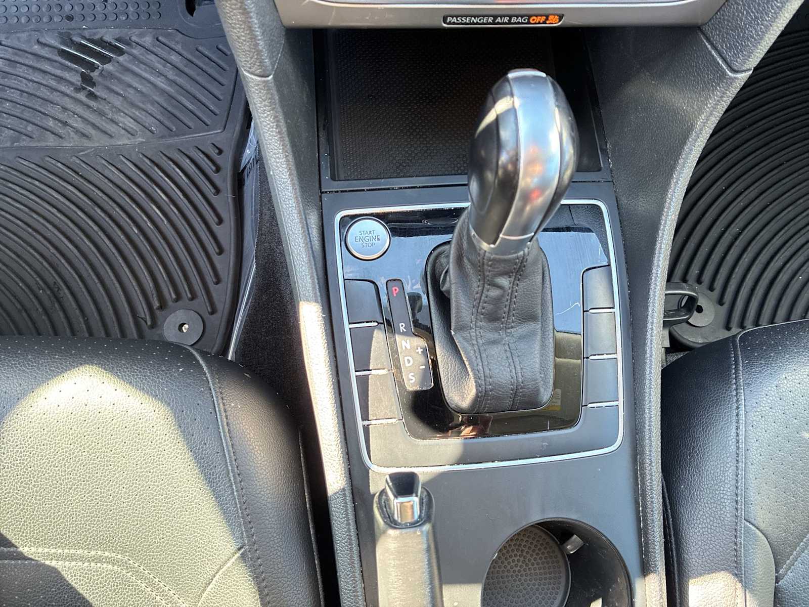 Thumbnail: 2015 Volkswagen Passat - 20