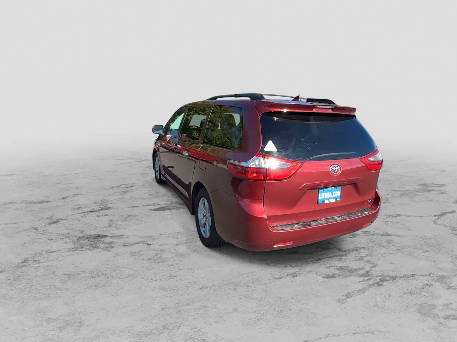 Thumbnail: 2020 Toyota Sienna - 7