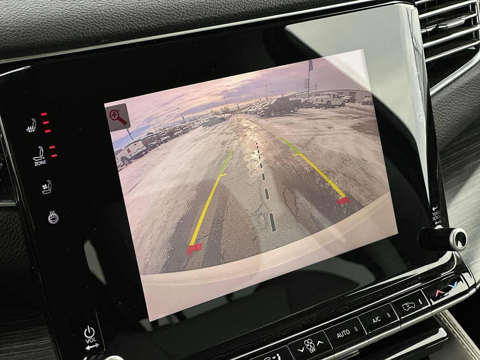 Thumbnail: 2023 Jeep Wagoneer - 22