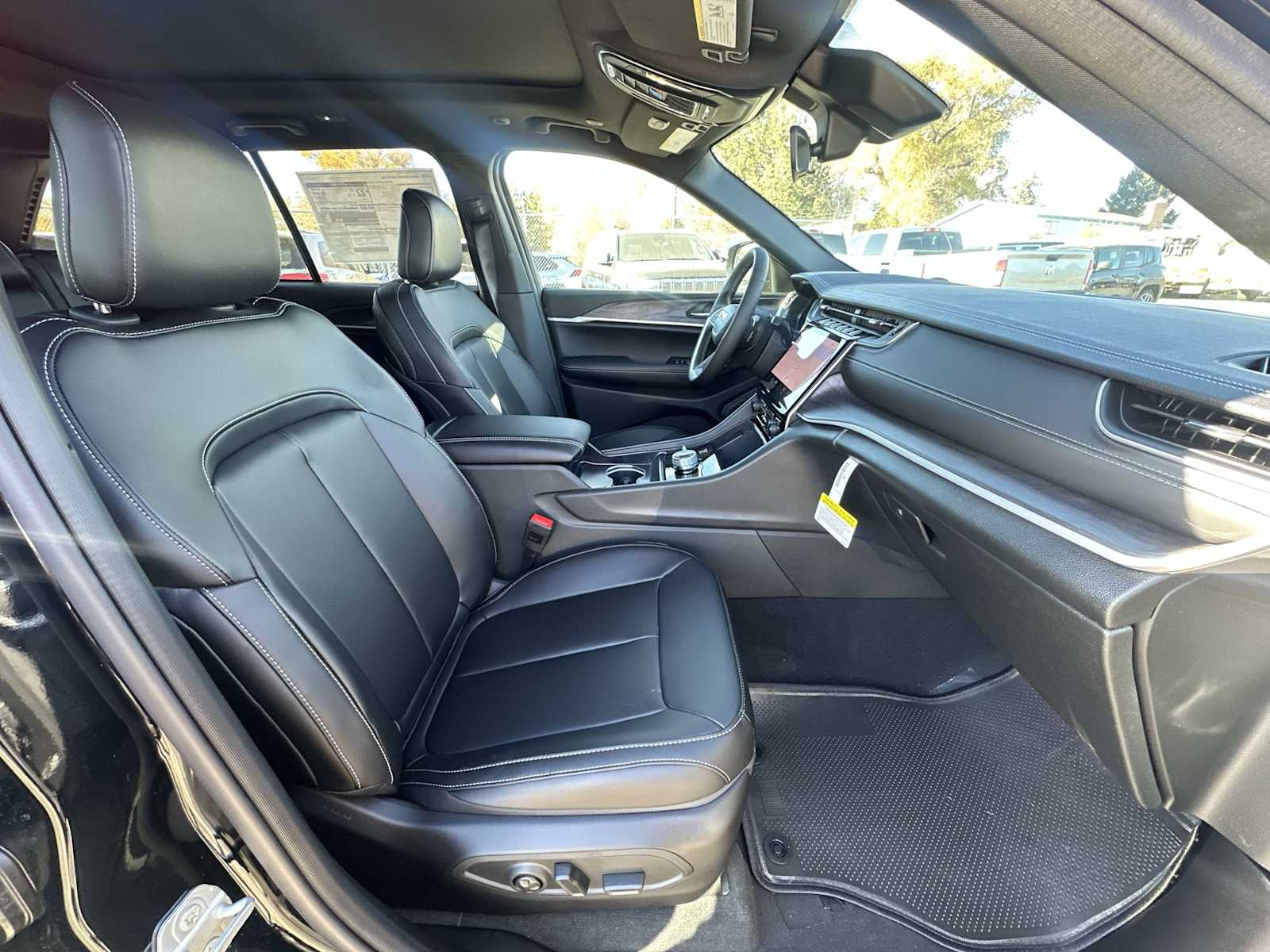 Thumbnail: 2025 Jeep Grand Cherokee - 25