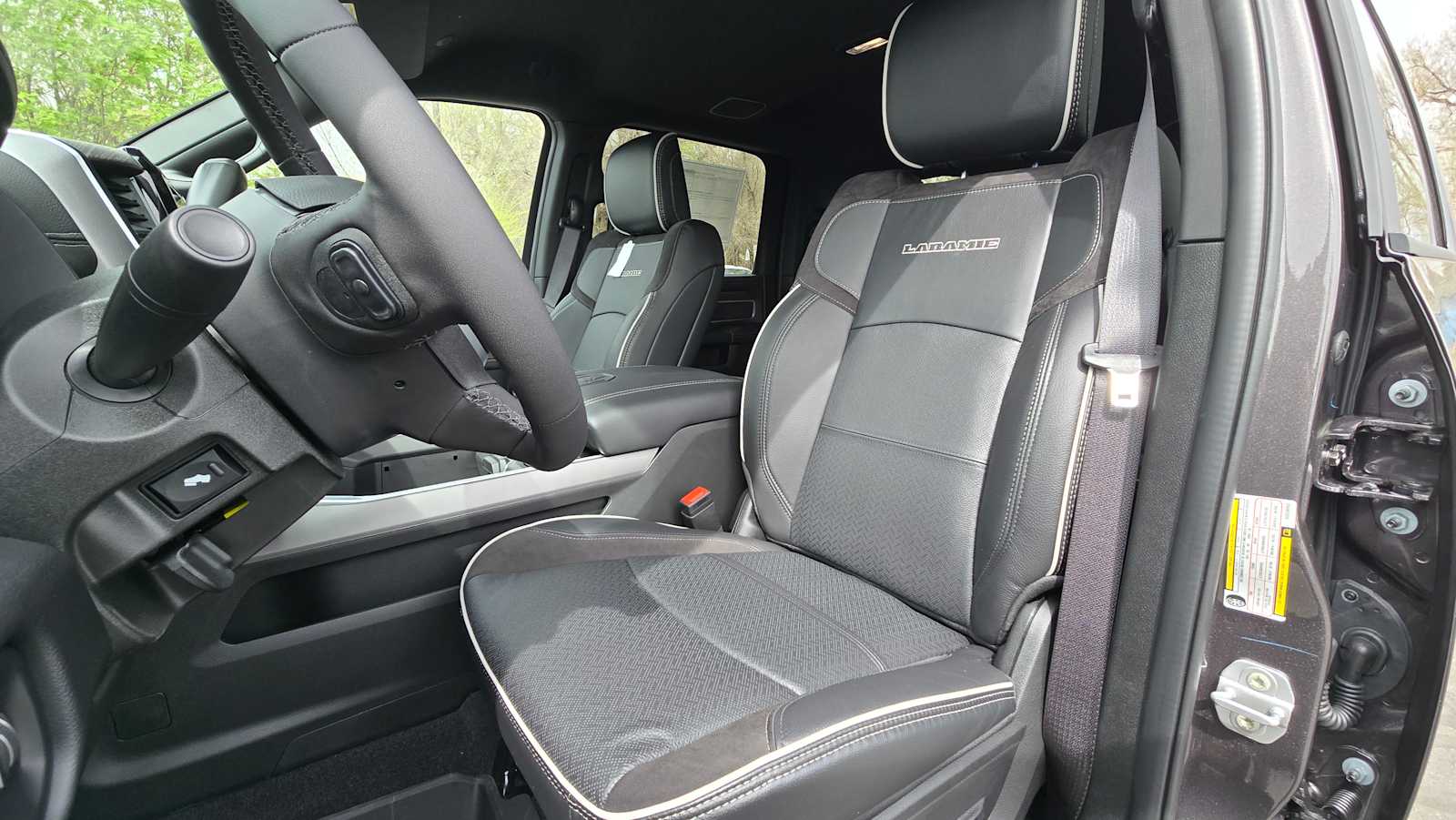 2025 RAM 3500 Laramie 19