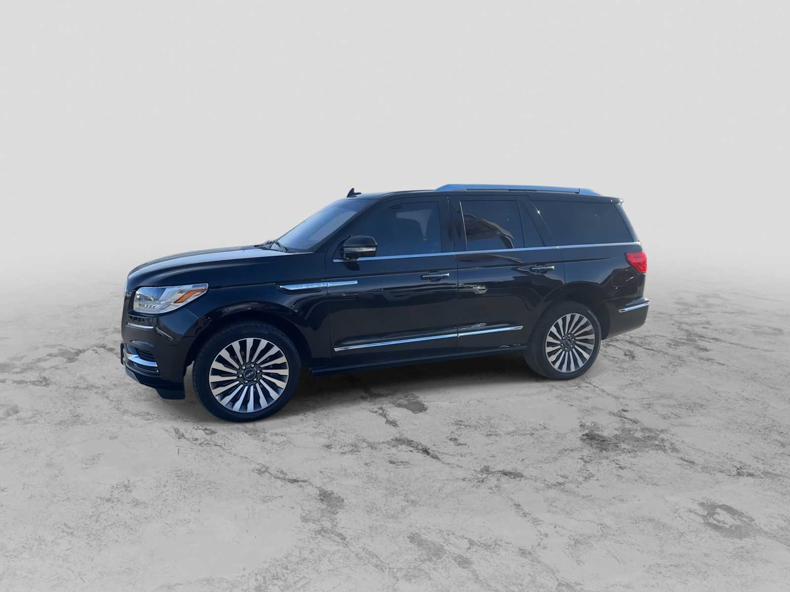 Thumbnail: 2021 Lincoln Navigator - 4