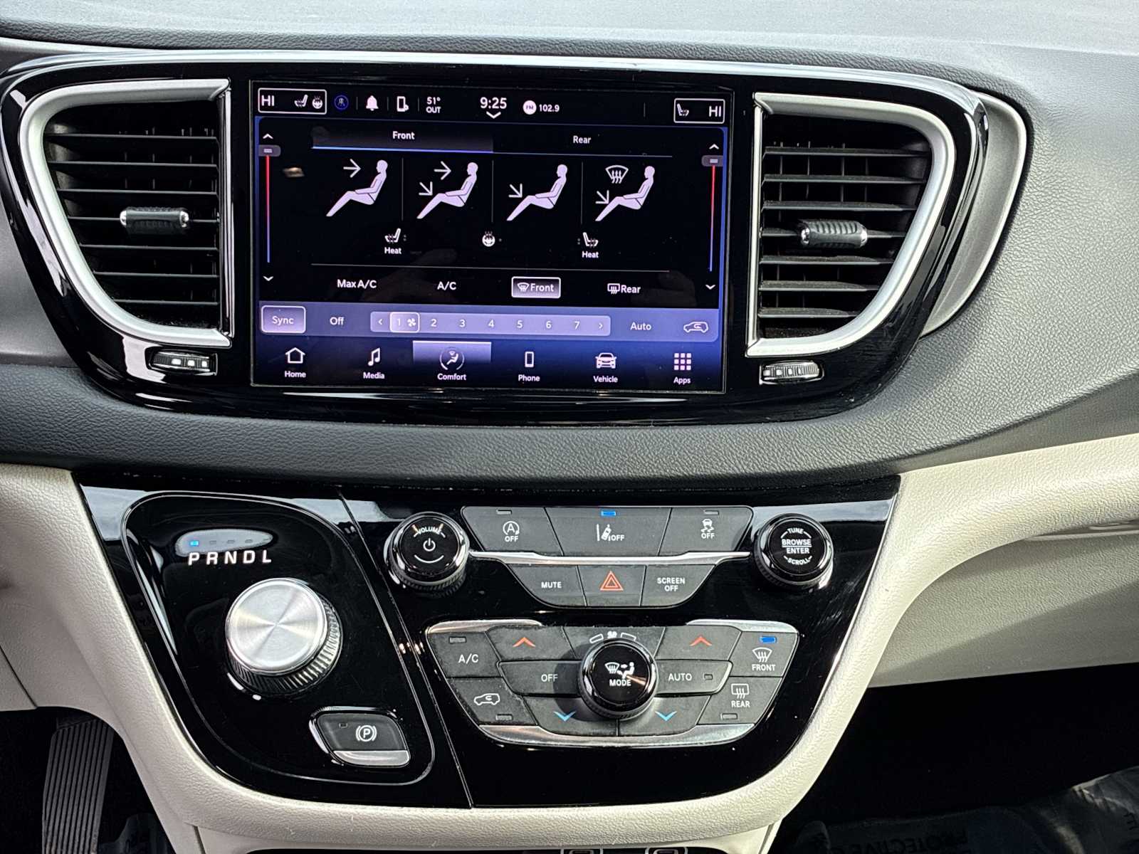 Thumbnail: 2022 Chrysler Pacifica - 16