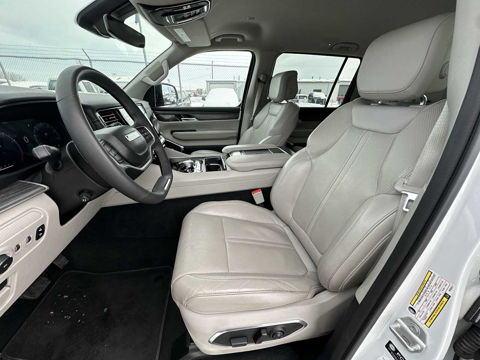 Thumbnail: 2023 Jeep Wagoneer - 13