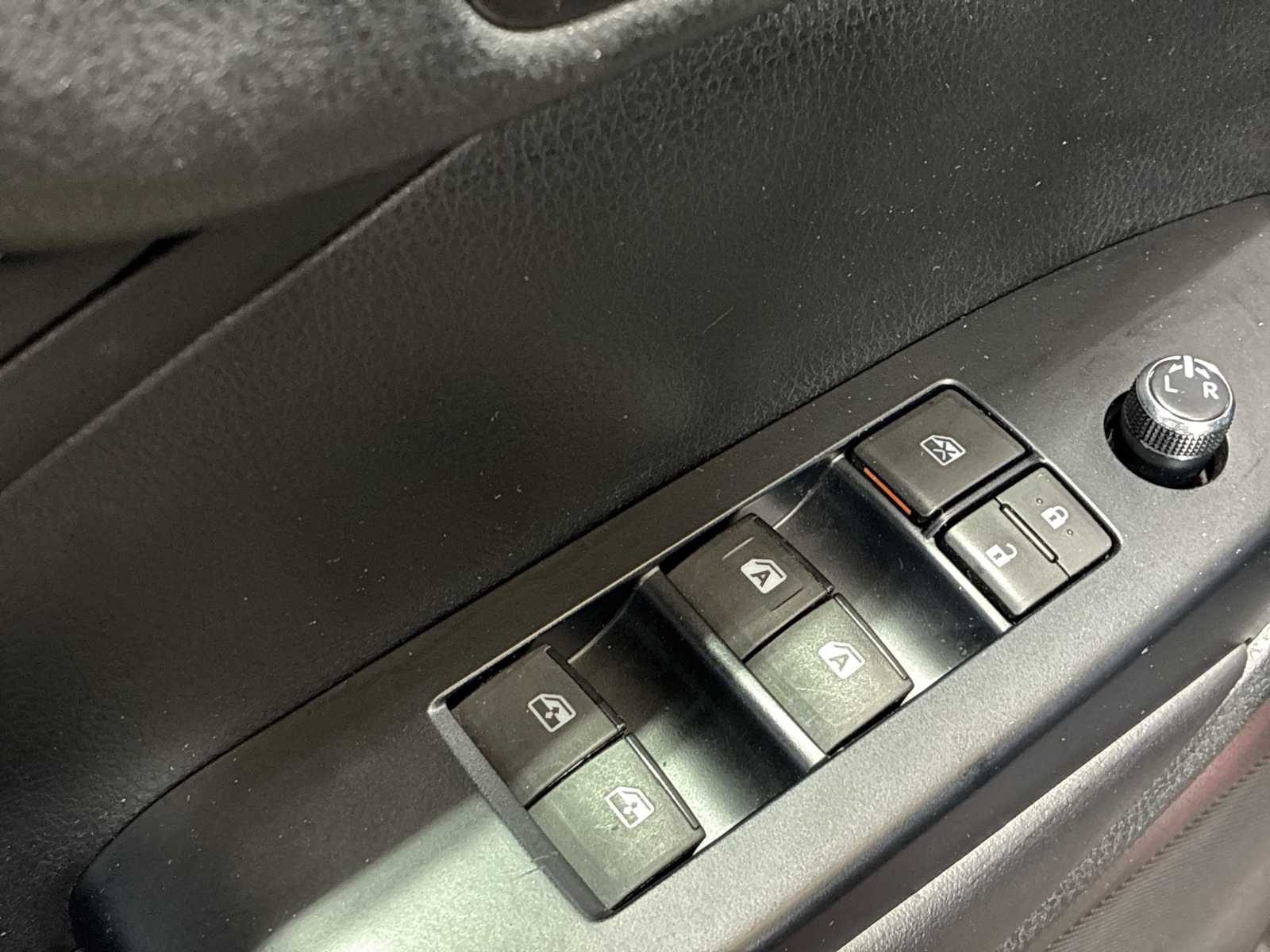 Thumbnail: 2018 Toyota Highlander - 15