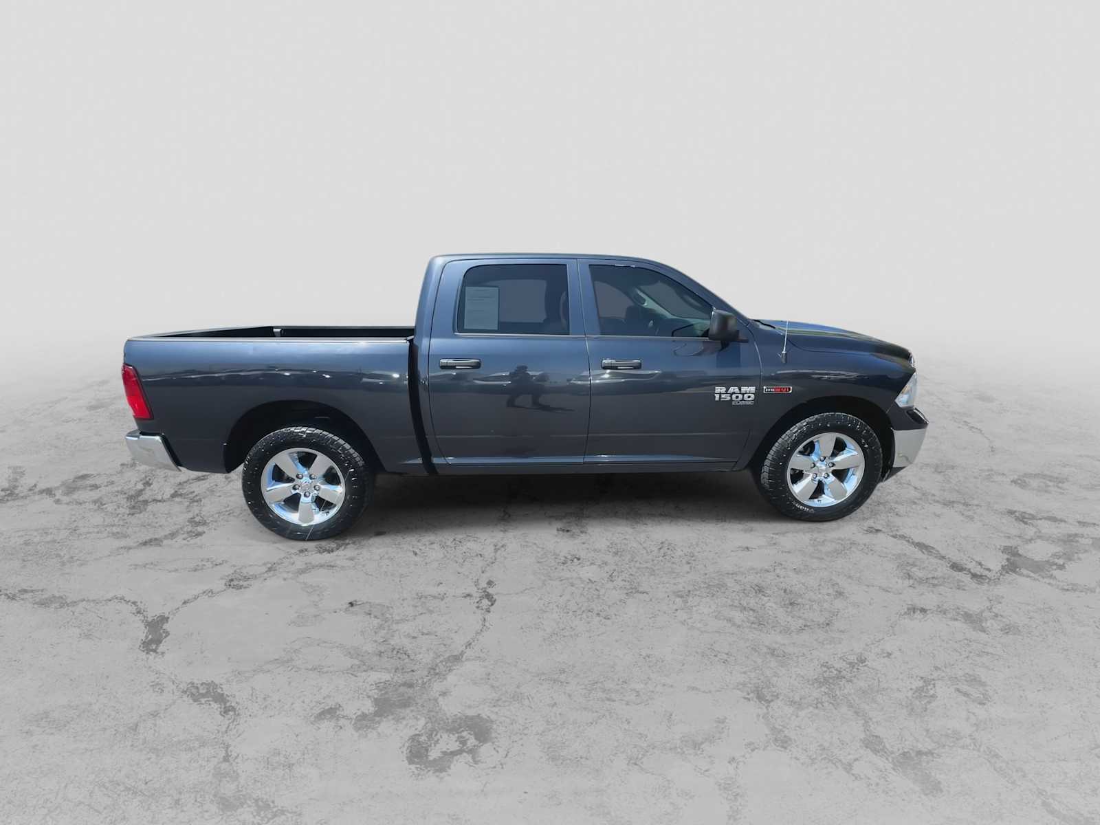 Thumbnail: 2019 RAM 1500 Classic - 9